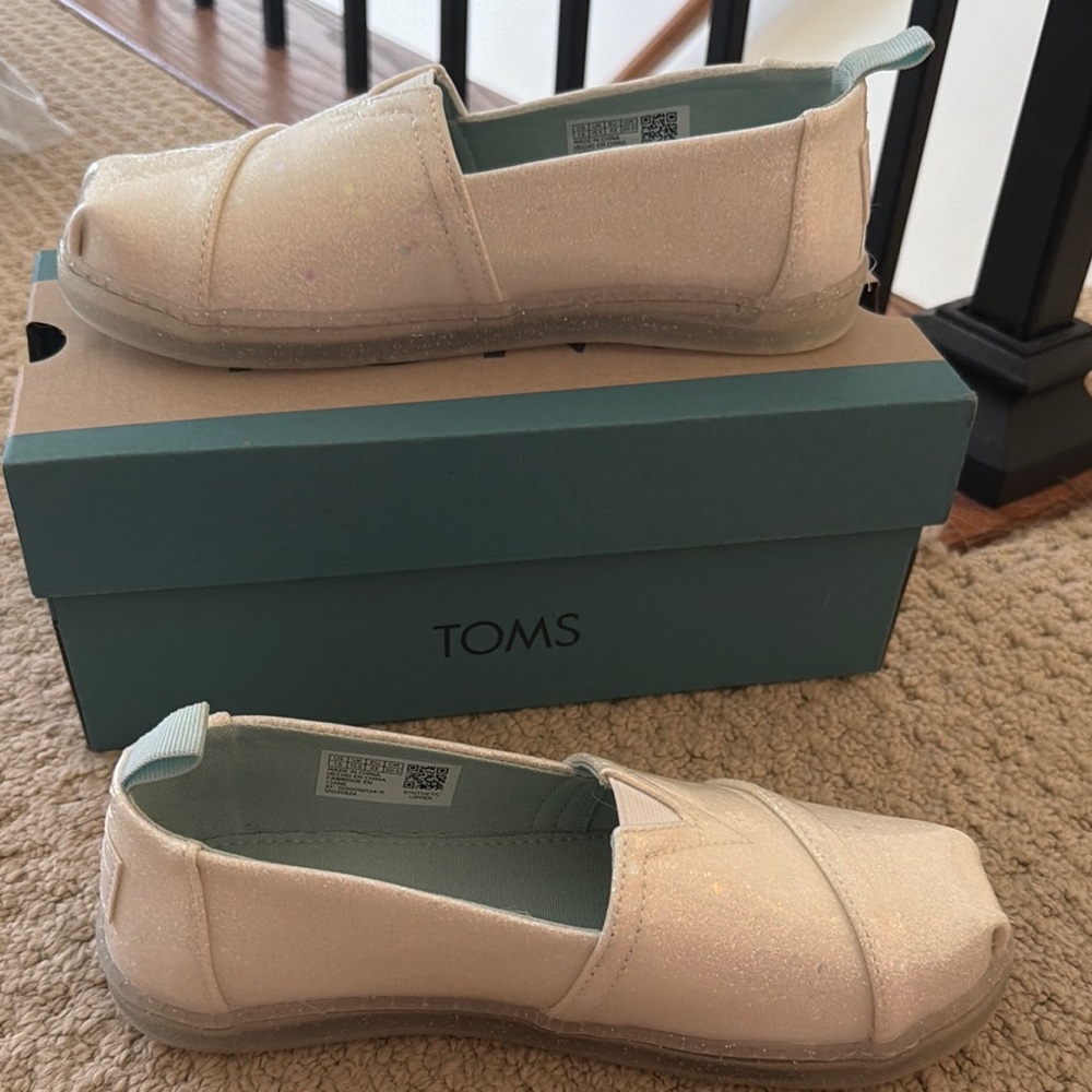 TOMS Alpagarta White Confetti Coated Glitter shoes 1.5Y size